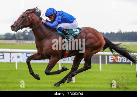 12. September 2021, Kildare, USA: 12. September 2021: Der native Trail (GB) #5, geritten von Jockey William Buick, gewinnt die Gruppe 1 Vincent OÂ€'Brien National Stakes am Irish Champions Weekend auf der Curragh Racecourse in Kildare, Irland am 12. September 2021. Shamela HanleyEclipse SportswireCSM(Credit Image: &Copy; CSM via ZUMA Wire) Stockfoto