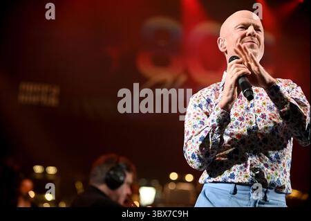 10. September 2021, Leeds, South Yorkshire, USA: Jimmy Sommerville Performing at , 80s Classical Concert , Leeds Millenium Square , UK , 10.09.2021 (Bild: © Robin Burns/ZUMA Press Wire) Stockfoto