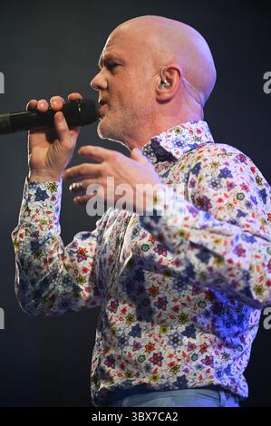 10. September 2021, Leeds, South Yorkshire, USA: Jimmy Sommerville Performing at , 80s Classical Concert , Leeds Millenium Square , UK , 10.09.2021 (Bild: © Robin Burns/ZUMA Press Wire) Stockfoto