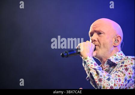 10. September 2021, Leeds, South Yorkshire, USA: Jimmy Sommerville Performing at , 80s Classical Concert , Leeds Millenium Square , UK , 10.09.2021 (Bild: © Robin Burns/ZUMA Press Wire) Stockfoto