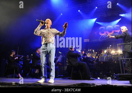 10. September 2021, Leeds, South Yorkshire, USA: Jimmy Sommerville Performing at , 80s Classical Concert , Leeds Millenium Square , UK , 10.09.2021 (Bild: © Robin Burns/ZUMA Press Wire) Stockfoto