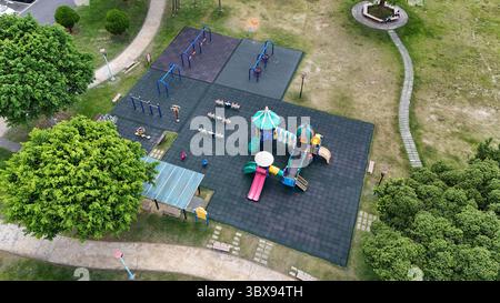Luftaufnahme des städtischen Spielplatzes im City Park Stockfoto