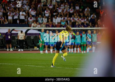 Zürich, Schweiz. Juli 2025. Nathalie Bjorn (14 Schweden) feiert den Elfmeter beim Viertelfinale der UEFA Womens EURO 2025 zwischen Schweden und England im Stadion Letzigrund in Zürich. Quelle: Unabhängige Fotoagentur/Alamy Live News Stockfoto