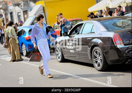 23. September 2021, Mailand, Moncalieri, Italien: Street-Style in Mailand während der Fashion Week Woman's Spring Summer 2022. (Kreditbild: © Riccardo Giordano/ZUMA Wire) Stockfoto