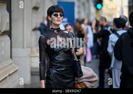 23. September 2021, Mailand, Moncalieri, Italien: Street-Style in Mailand während der Fashion Week Woman's Spring Summer 2022. (Kreditbild: © Riccardo Giordano/ZUMA Wire) Stockfoto