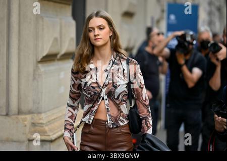 23. September 2021, Mailand, Moncalieri, Italien: Street-Style in Mailand während der Fashion Week Woman's Spring Summer 2022. (Kreditbild: © Riccardo Giordano/ZUMA Wire) Stockfoto