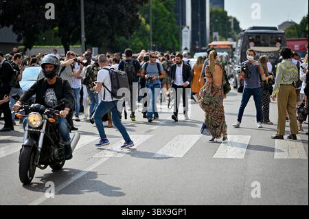 23. September 2021, Mailand, Moncalieri, Italien: Street-Style in Mailand während der Fashion Week Woman's Spring Summer 2022. (Kreditbild: © Riccardo Giordano/ZUMA Wire) Stockfoto