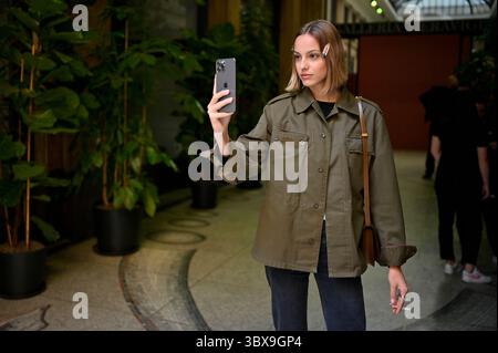 23. September 2021, Mailand, Moncalieri, Italien: Backstage der GENNY Fashion Show bei der Milan Fashion Week Woman's Spring Summer 2022. (Kreditbild: © Riccardo Giordano/ZUMA Wire) Stockfoto