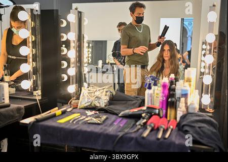 23. September 2021, Mailand, Moncalieri, Italien: Backstage der GENNY Fashion Show bei der Milan Fashion Week Woman's Spring Summer 2022. (Kreditbild: © Riccardo Giordano/ZUMA Wire) Stockfoto