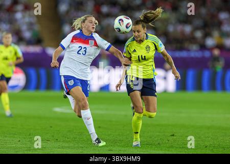 Zürich, Schweiz. Juli 2025. Nathalie Bjorn (14 Schweden) während des Viertelfinales der UEFA Women's EURO 2025 zwischen Schweden und England im Stadion Letzigrund in Zürich. Quelle: Unabhängige Fotoagentur/Alamy Live News Stockfoto