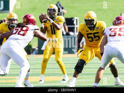 25. September 2021: Baylor Bears Quarterback Gerry Bohanon (11) macht ihn während der 2. Hälfte des NCAA Football-Spiels zwischen den Iowa State Cyclones und Baylor Bears im McLane Stadium in Waco, Texas. Matthew Lynch/CSM(Credit Image: &Copy; Matthew Lynch/CSM via ZUMA Wire) Stockfoto
