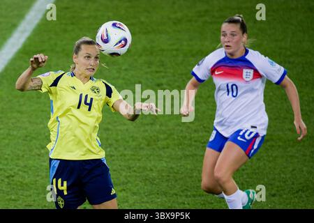 Zürich, Schweiz. Juli 2025. Zürich, Schweiz, 17. Juli 2025: Nathalie Bjorn (14 Schweden) im Viertelfinale der UEFA Womens EURO 2025 zwischen Schweden und England im Stadion Letzigrund in Zürich, Schweiz. (Pedro Porru/SheKicks/SPP) Credit: SPP Sport Press Photo. /Alamy Live News Stockfoto
