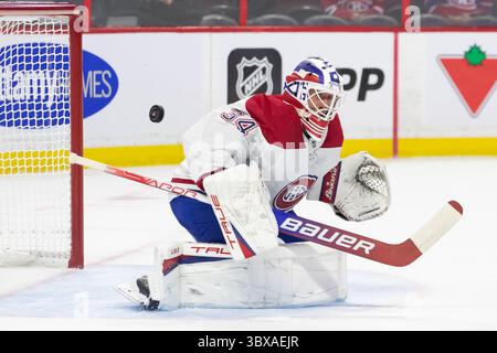 1. Oktober 2021: Jake Allen (34), der Torwart der Montreal Canadiens, reagiert während des NHL-Vorsaisonspiels zwischen den Montreal Canadiens und den Ottawa Senators im Canadian Tire Centre in Ottawa. Daniel Lea/CSM(Kreditbild: &Copy; Daniel Lea/CSM via ZUMA Wire) Stockfoto