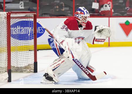 1. Oktober 2021: Jake Allen (34), Torhüter der Montreal Canadiens, während des NHL-Vorsaisonspiels zwischen den Montreal Canadiens und den Ottawa Senators im Canadian Tire Centre in Ottawa, Kanada. Daniel Lea/CSM(Kreditbild: &Copy; Daniel Lea/CSM via ZUMA Wire) Stockfoto