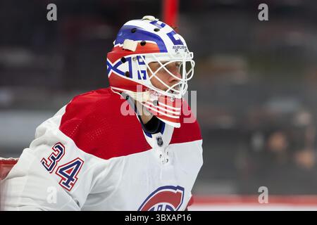 1. Oktober 2021: Jake Allen (34), Torhüter der Montreal Canadiens, während des NHL-Vorsaisonspiels zwischen den Montreal Canadiens und den Ottawa Senators im Canadian Tire Centre in Ottawa, Kanada. Daniel Lea/CSM(Kreditbild: &Copy; Daniel Lea/CSM via ZUMA Wire) Stockfoto