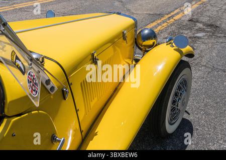 1. Juni 2021, Hill Air Force Base, Utah, USA: Beschreibung der Motorhaube und der Kotflügel eines restaurierten 1952-MG-Midget-Sportwagens in Utah. (Kreditbild: © Jon G. Fuller/VW Pics via ZUMA Press Wire) Stockfoto
