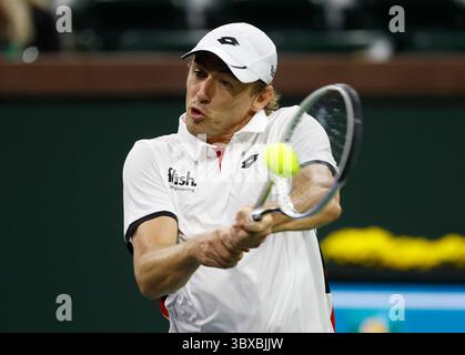 Am 8. Oktober 2021 kehrt John Millman aus Australien Jack Sock bei den BNP Paribas Open 2021 im Indian Wells Tennis Garden in Indian Wells, Kalifornien, zurück. Obligatorischer Fotoausweis : Charles Baus/CSM(Kreditausweis: &Copy; Charles Baus/CSM via ZUMA Wire) Stockfoto
