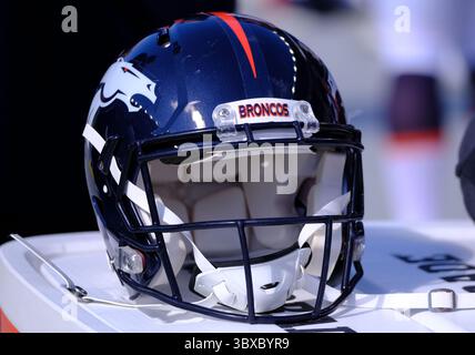 10. Oktober 2021: Broncos Helm beim Spiel Pittsburgh Steelers vs Denver Broncos im Heinz Field in Pittsburgh, PA. Jason Pohuski/CSM(Kreditbild: &Copy; Jason Pohuski/CSM via ZUMA Wire) Stockfoto