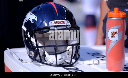 10. Oktober 2021: Broncos Helm beim Spiel Pittsburgh Steelers vs Denver Broncos im Heinz Field in Pittsburgh, PA. Jason Pohuski/CSM(Kreditbild: &Copy; Jason Pohuski/CSM via ZUMA Wire) Stockfoto