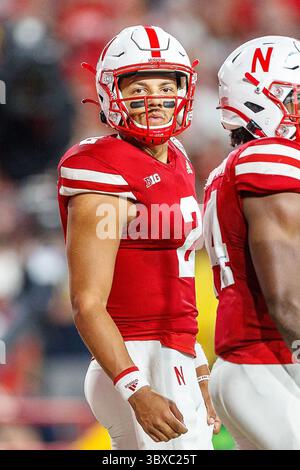 Oktober 2021 - Lincoln, NE. USA: Nebraska Cornhuskers Quarterback Adrian Martinez #2 in Aktion während eines Fußballspiels der NCAA Division 1 zwischen Michigan Wolverines und den Nebraska Cornhuskers im Memorial Stadium in Lincoln, NE. .Michigan gewann 32-29.Teilnahme: 87.370.Michael Spomer/Cal Sport Media(Credit Image: &Copy; Michael Spomer/CSM via ZUMA Wire) Stockfoto