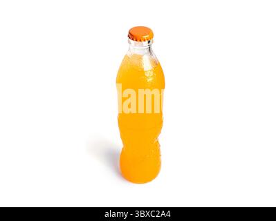 Flasche orangenes Limonade isoliert auf weißem Hintergrund. Hochwertige Fotos Stockfoto