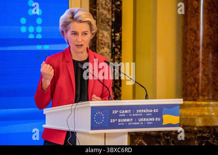 12. Oktober 2021, Kiew, Ukraine: Ursula von der Leyen, Präsidentin der Europäischen Kommission, bei einer Pressekonferenz am Ende des 23. Gipfels EU-Ukraine in Kiew, Ukraine (Credit Image: © Celestino Arce Lavin/ZUMA Press Wire) Stockfoto