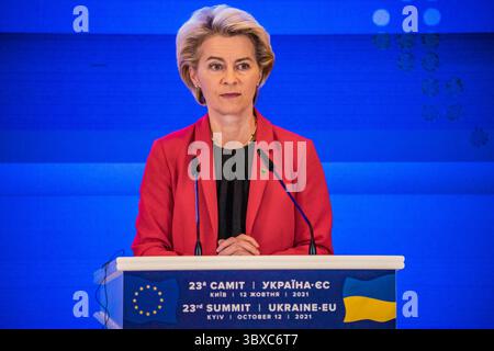12. Oktober 2021, Kiew, Ukraine: Ursula von der Leyen, Präsidentin der Europäischen Kommission, nimmt am 23. Gipfeltreffen EU-Ukraine in Kiew, Ukraine Teil (Bild: © Celestino Arce Lavin/ZUMA Press Wire) Stockfoto
