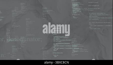 Anzeige des zentralen Clusters mit weißem C++-Code, der Block bildet, auf einem zerknitterten grauen Hintergrund, Codierthema Stockfoto