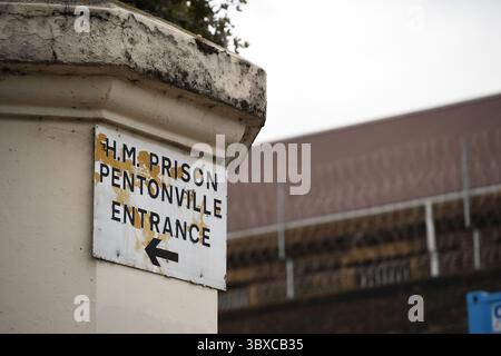 Aktenfoto vom 08/18 mit einer allgemeinen Ansicht von HMP Pentonville, Nord-London. Gefangene wurden illegal länger als ihr Freilassdatum inhaftiert und unter "erschreckenden" Bedingungen in einem mit Kakerlaken befallenen Gefängnis festgehalten, das von einem Wachhund in Sondermaßnahmen verhängt wurde. Ausgabedatum: Freitag, 18. Juli 2025. Stockfoto