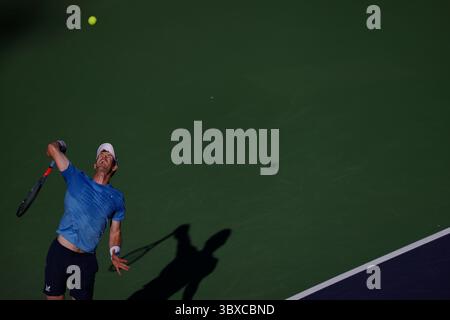 Am 12. Oktober 2021 spielt Andy Murray aus Großbritannien gegen Alexander Zverev aus Deutschland bei den BNP Paribas Open 2021 im Indian Wells Tennis Garden in Indian Wells, Kalifornien. Obligatorischer Fotoausweis : Charles Baus/CSM(Kreditausweis: &Copy; Charles Baus/CSM via ZUMA Wire) Stockfoto
