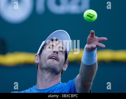 Am 12. Oktober 2021 spielt Andy Murray aus Großbritannien gegen Alexander Zverev aus Deutschland bei den BNP Paribas Open 2021 im Indian Wells Tennis Garden in Indian Wells, Kalifornien. Obligatorischer Fotoausweis : Charles Baus/CSM(Kreditausweis: &Copy; Charles Baus/CSM via ZUMA Wire) Stockfoto
