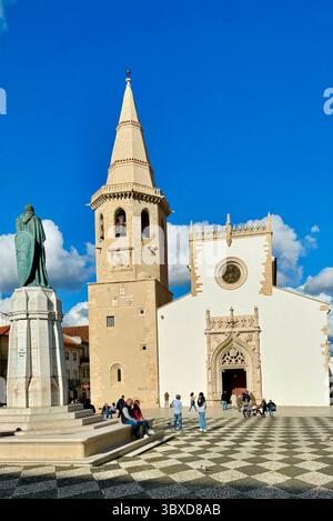 Kirche des Heiligen Johannes des Täufers in Praca da República Tomar Portugal Stockfoto