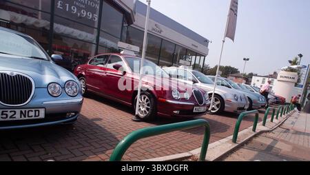 Jaguar Autohändler in Stockport, Greater Manchester, im Jahr 2003 Stockfoto