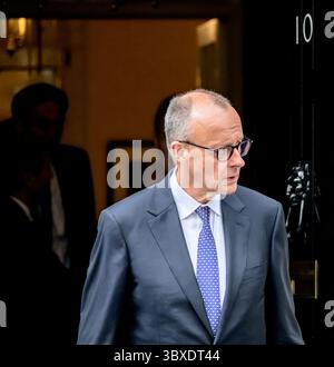 Bundeskanzler Freidrich Merz verließ die Downing Street 10 am 17. Juli 2025 nach einem Treffen mit Keir Starmer, dem britischen Premierminister Stockfoto