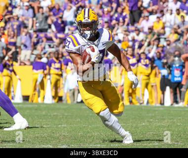 16. Oktober 2021: LSU Running Back Josh Williams (27) spielt den Ball während der NCAA-Football-Action zwischen den Florida Gators und den LSU Tigers im Tiger Stadium in Baton Rouge, LA. Jonathan Mailhes/CSM(Credit Image: &Copy; Jonathan Mailhes/CSM via ZUMA Wire) Stockfoto
