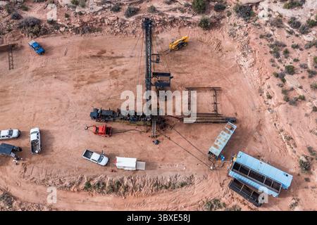 7. Oktober 2021, Moab, Utah, Vereinigte Staaten: Eine Zugeinheit oder eine Arbeitsbühne, die die Wartung eines Ölbrunnens im Canyon von Utah ermöglicht. (Kreditbild: © Jon G. Fuller/VW Pics via ZUMA Press Wire) Stockfoto