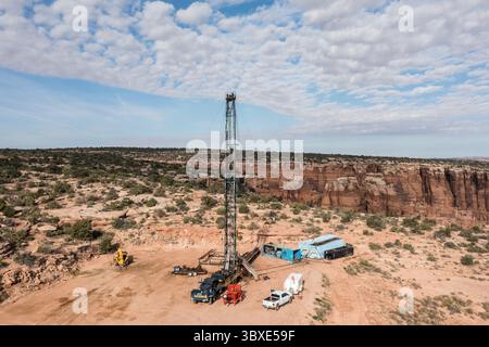 7. Oktober 2021, Moab, Utah, Vereinigte Staaten: Eine Zugeinheit oder eine Arbeitsbühne, die die Wartung eines Ölbrunnens im Canyon von Utah ermöglicht. (Kreditbild: © Jon G. Fuller/VW Pics via ZUMA Press Wire) Stockfoto