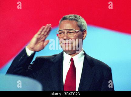 COLIN POWELL (* 5. April 1937 bis 18. Oktober 2021) war ein US-amerikanischer Politiker, Diplomat und vier-Sterne-General, der von 2001 bis 2005 als 65. US-Außenminister, von 1987 bis 1989 als 16. US-Sicherheitsberater und von 1989 bis 1993 als 12. Vorsitzender der Joint Chiefs of Staff fungierte. DATEIFOTO: 12. August 1996, San Diego, Kalifornien, USA: Der ehemalige Vorsitzende der Joint Chiefs of Staff COLIN POWELL, United States Army (pensioniert) spricht auf der Republican National Convention 1996. (Kreditbild: © Ron Sachs/CNP via ZUMA Wire) Stockfoto