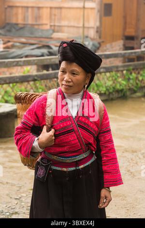 26. Mai 2014, Longshen, Region Guangxi, China: Eine Frau der ethnischen Minderheit der Red Yao in traditioneller Kleidung auf den Jinkeng-Reisterrassen, Longshen, China. (Kreditbild: © Jon G. Fuller/VW Pics via ZUMA Press Wire) Stockfoto