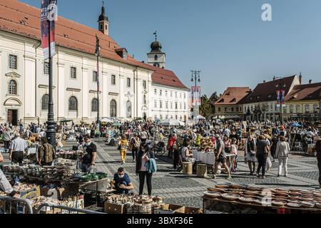 Sibiu City, Rumänien - 05. September 2021. Traditionelle rumänische handgemachte Keramik-Markt auf der Töpfermesse aus Sibiu, Rumänien Stockfoto