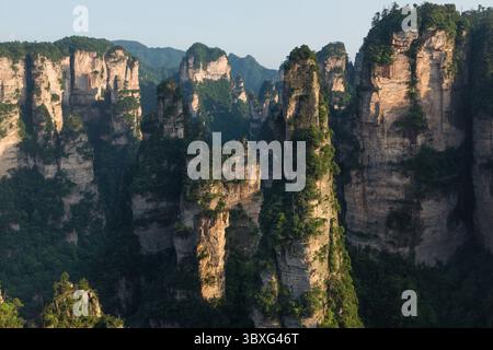 22. Mai 2013, Zhanjiajie, Provinz Hunan, China: Die Quarzit-Sandsteinsäulen des Avatar-Gebirges im Zhangjiajie National Forest Park in China. (Kreditbild: © Jon G. Fuller/VW Pics via ZUMA Press Wire) Stockfoto