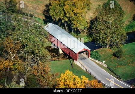 4. Oktober 2013, Utica, Maryland, USA: Utica überdachte Brücke in Frederick County Maryland (Kreditbild: © Edwin Remsberg/VW Pics via ZUMA Press Wire) Stockfoto