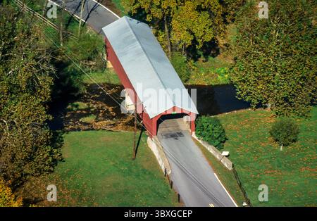 4. Oktober 2013, Utica, Maryland, USA: Utica überdachte Brücke in Frederick County Maryland (Kreditbild: © Edwin Remsberg/VW Pics via ZUMA Press Wire) Stockfoto