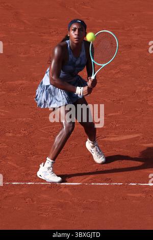 US-amerikanischer Tennisspieler Coco Gauff in Aktion bei den French Open 2025, Roland Garros, Paris, Frankreich. Stockfoto