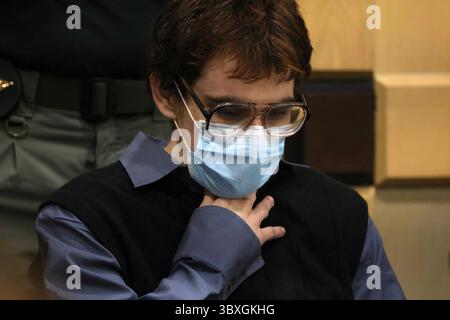 20. Oktober 2021: Nikolas Cruz sitzt am 20. Oktober 2021 im Broward County Courthouse in Fort Lauderdale, Florida. Cruz bekannte sich schuldig des Mordes beim Highschool-Massaker 2018 in Parkland, Florida, das 17 Tote forderte. (Bild: © Amy Beth Bennett/TNS via ZUMA Press Wire/TNS via ZUMA Press Wire) Stockfoto