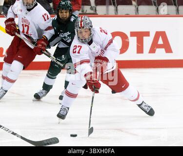 30. Oktober 2021: Ohio State Stürmer Eric Cooley (27) spielt in Columbus (Ohio) gegen Michigan State. Brent Clark/CSM(Bild: &Copy; Brent Clark/CSM via ZUMA Wire) Stockfoto