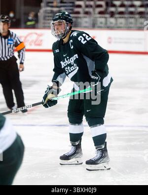 30. Oktober 2021: Chris Berger (21), Stürmer des Bundesstaates Michigan, trifft auf Ohio State in Columbus, Ohio. Brent Clark/CSM(Bild: &Copy; Brent Clark/CSM via ZUMA Wire) Stockfoto