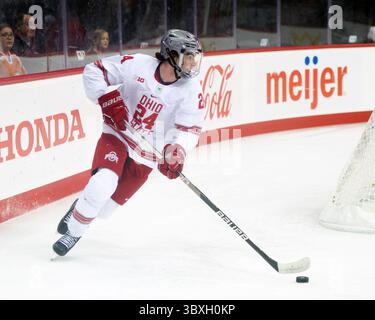30. Oktober 2021: Ryan O’Connell (24) führt den Puck gegen Michigan State in Columbus, Ohio. Brent Clark/CSM(Bild: &Copy; Brent Clark/CSM via ZUMA Wire) Stockfoto