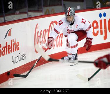 30. Oktober 2021: Ohio State Defenseman will Riedell (33) spielt in Columbus (Ohio) gegen Michigan State. Brent Clark/CSM(Bild: &Copy; Brent Clark/CSM via ZUMA Wire) Stockfoto