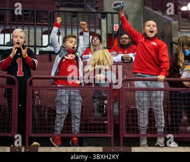 30. Oktober 2021: Junge Fans feiern ein Tor beim Spiel gegen Michigan State in Columbus, Ohio. Brent Clark/CSM(Bild: &Copy; Brent Clark/CSM via ZUMA Wire) Stockfoto